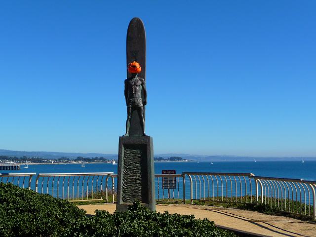 Surf statue